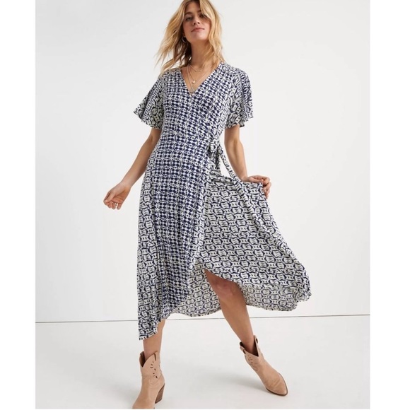 Lucky Brand Dresses & Skirts - Lucky Brand Boho Blue & Cream Geometric Print Wrap Maxi Dress Size Small